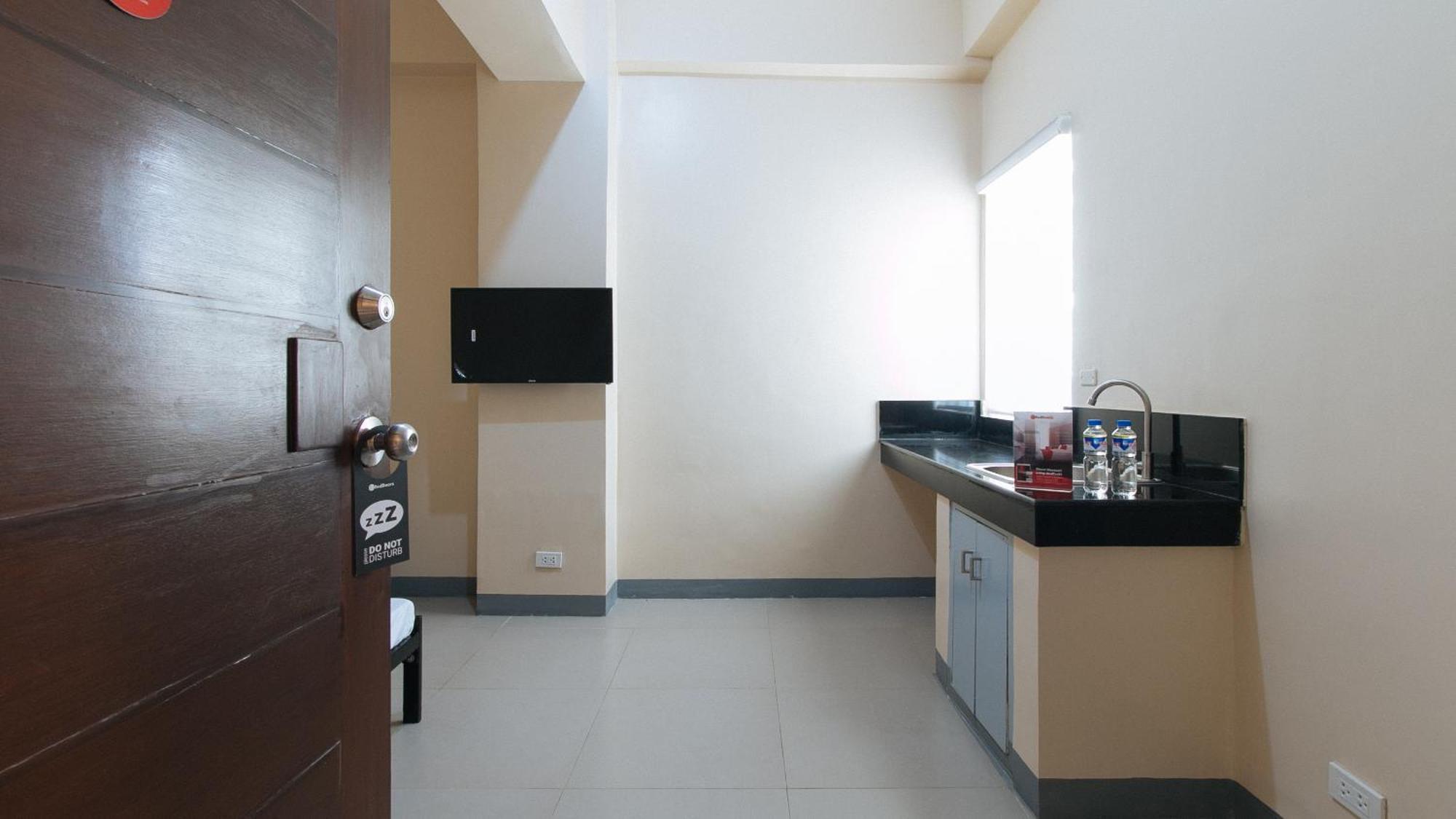 Reddoorz Plus @ Torre De Manuel Residences 1 Quezon City Εξωτερικό φωτογραφία