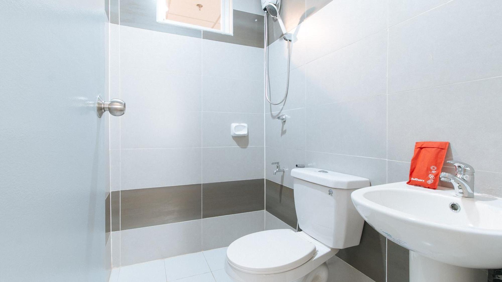 Reddoorz Plus @ Torre De Manuel Residences 1 Quezon City Εξωτερικό φωτογραφία