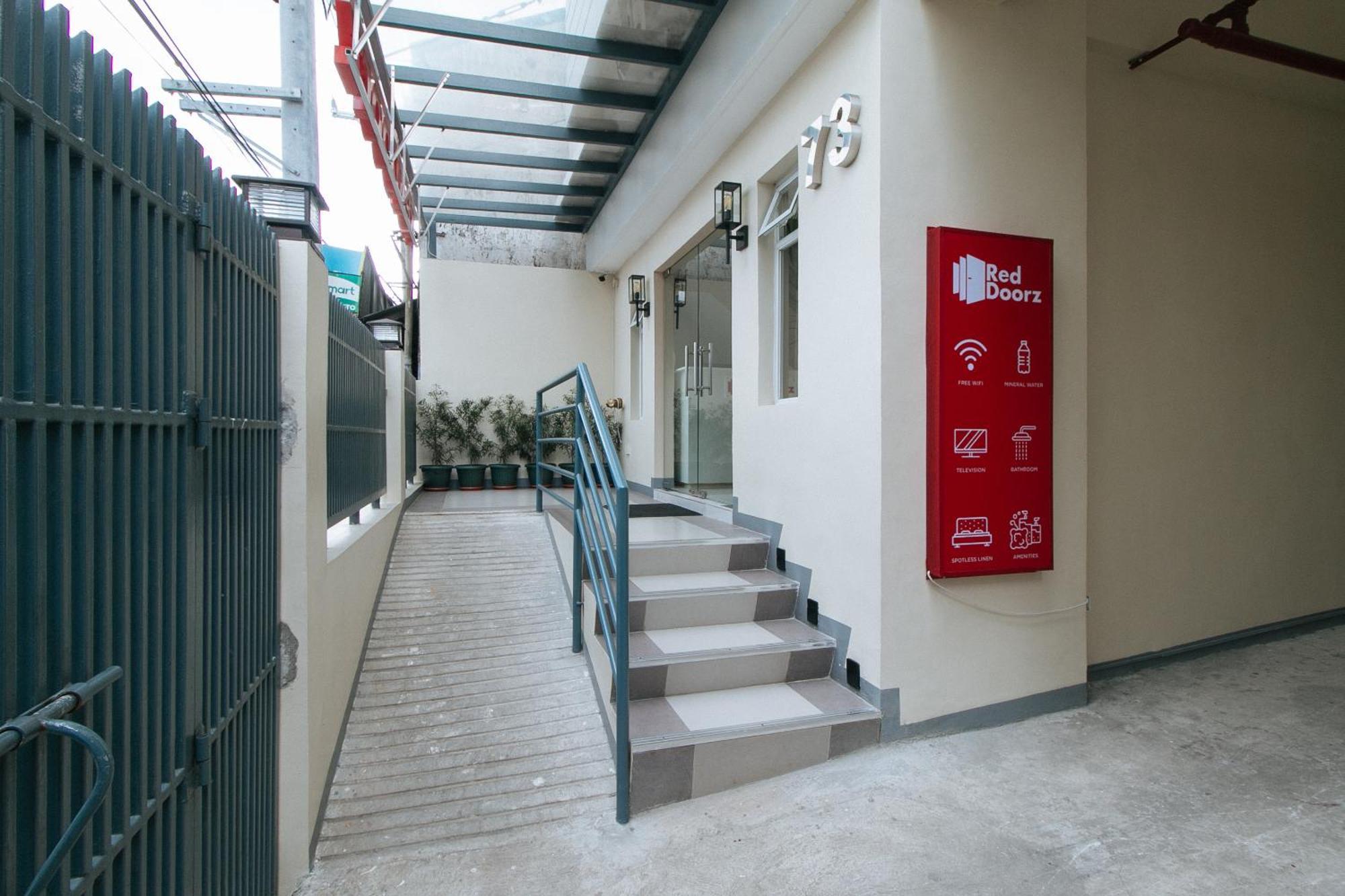 Reddoorz Plus @ Torre De Manuel Residences 1 Quezon City Εξωτερικό φωτογραφία
