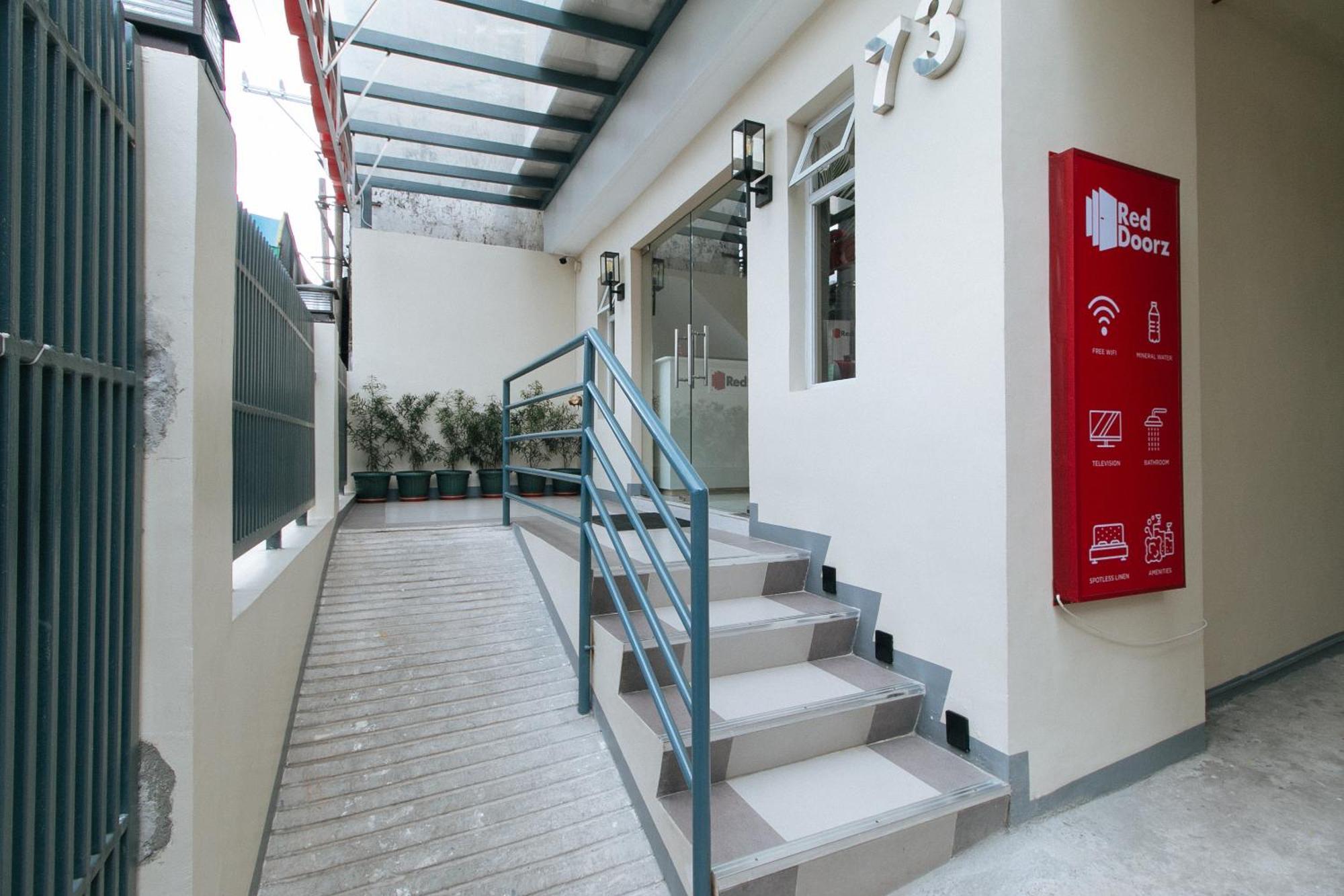 Reddoorz Plus @ Torre De Manuel Residences 1 Quezon City Εξωτερικό φωτογραφία